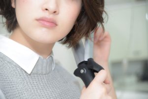 【Q&A】アイロンで巻いた髪を持たせるには・・・？