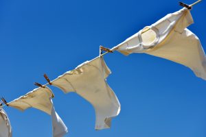 【超便利】アイロンいらずでシャツのシワが取れる便利アイテム！