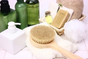 【QandA】シャンプーを変えたら髪の毛の根元がベタつく気がします。これってシャンプーのせい？