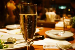 【QandA】お酒の飲み過ぎって髪に悪いですか？