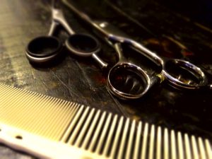 【アホ毛対策】以前のカットが原因の場合