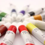 【QandA】市販の明るめの白髪染めを使ってるのにどんどん暗くなっていきます。なぜでしょうか？