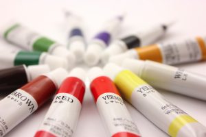 【QandA】市販の明るめの白髪染めを使ってるのにどんどん暗くなっていきます。なぜでしょうか？