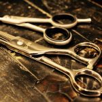 【QandA】片側だけ異常に枝毛と切れ毛が多いです。なぜでしょうか?