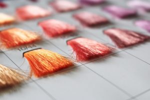 【QandA】セルフでブリーチしたら思ったよりも明るくなってしまった。黒髪に戻すには？