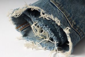 トリートメントで髪の毛が直ったら、洗濯で破れた洋服の穴が塞がるかも