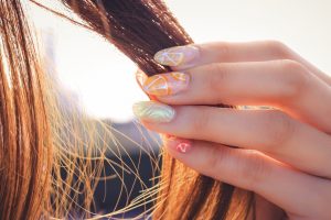 【アホ毛対策】カラーやパーマが原因の場合