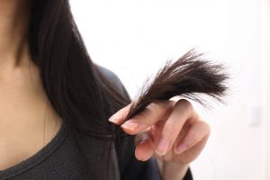 【QandA】右側の髪の毛がいつもはねてしまいます。パーマで内巻きにできますか?