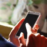 【お客様へ】スマホをお使いの方はぜひ!カルテ共有アプリRiZMの紹介です