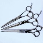 【QandA】髪の毛を梳いて量を減らすと髪の毛は傷みやすくなりますか？【@原宿】